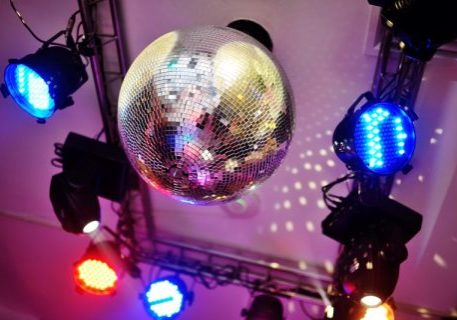 Jeugdzorginstelling brengt privéfeest en familiereis in aftrek