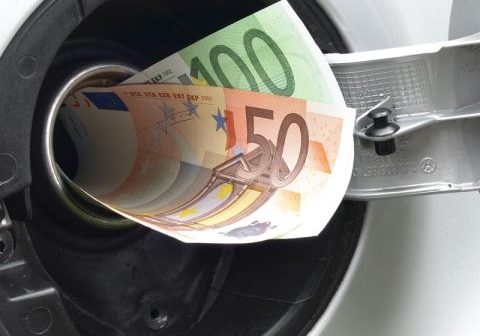 Vanaf 2027 extra belasting op fossiele brandstofauto van de zaak