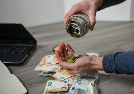 Schadevergoeding van bv op privérekening is afkoop pensioen